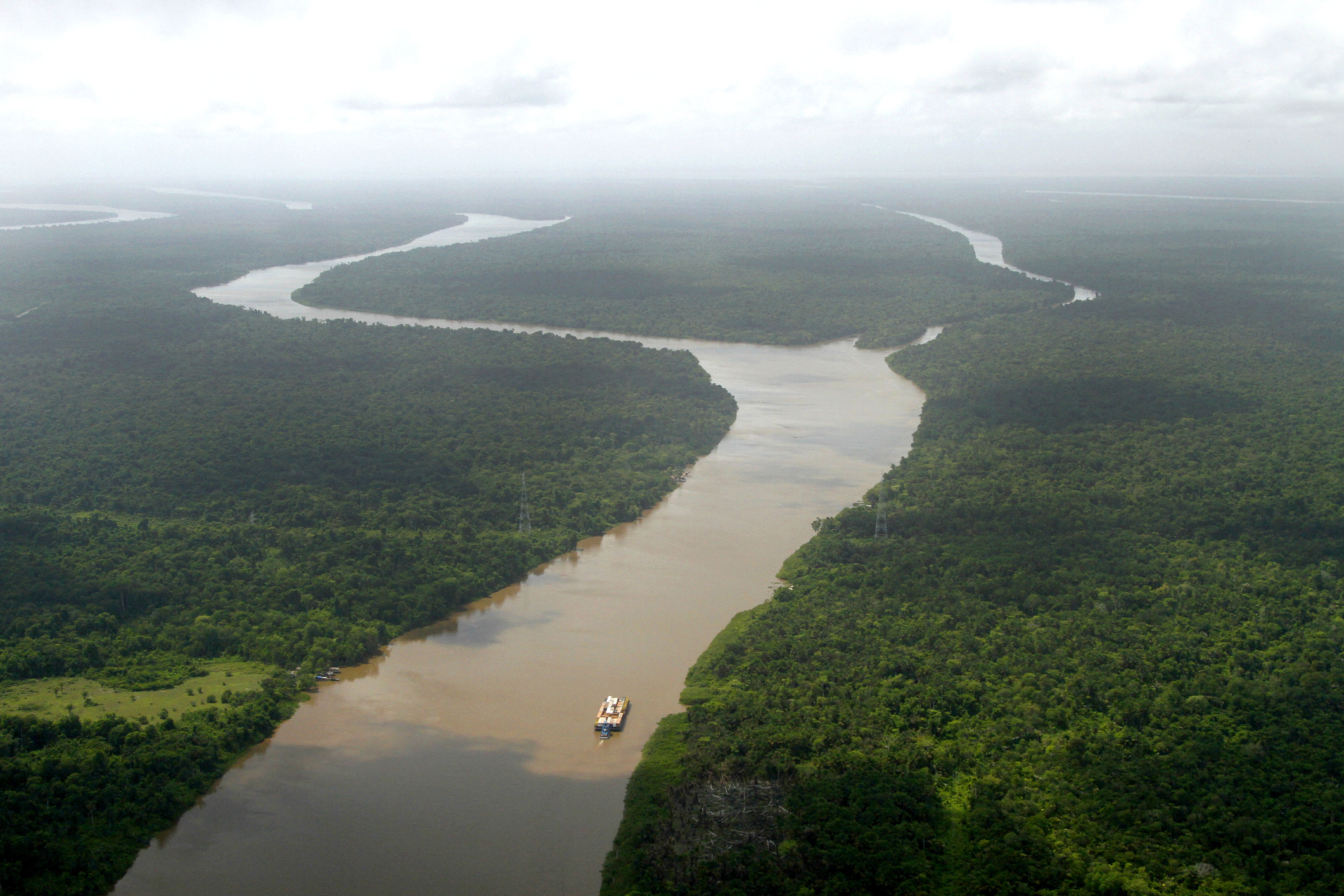 El río más grande y largo del mundo no tiene un solo puente