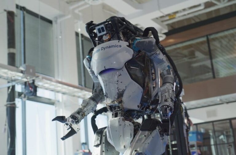 A Boston Dynamics emberszerű robotja nem csak a tornászokat pipálja le, de a gyárban is ügyesen elboldogul