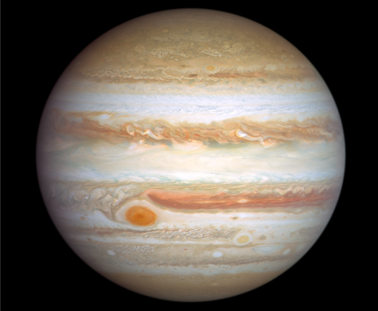 Szokatlanul vörös a Jupiter híres képződménye, a kis vörös folt az idei évben