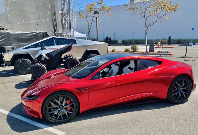 Elon Musk ismét arra utalt, hogy a Tesla repülő autót épít