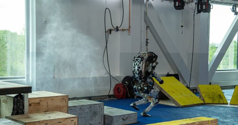 A Boston Dynamics megmutatta, mi zajlott valójában a színfalak mögött az Atlas robot fejlesztése során