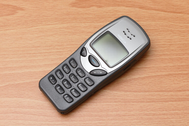 Úgy tűnik, holnaptól újra kapható lesz a legendás Nokia 3210-es