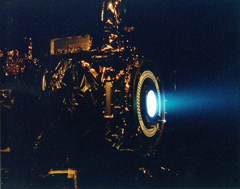 H71M Hall-hatású tolóhajtómű – igazi áttörés a NASA szökési sebességet elérő ionhajtóműve