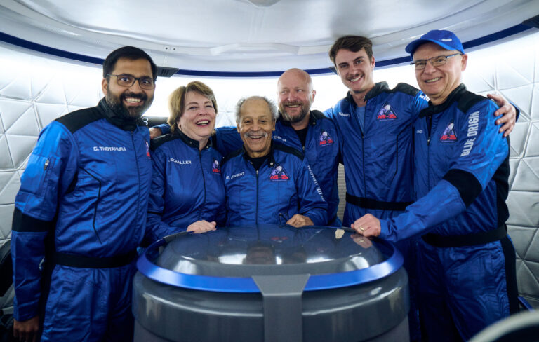 Tíz percig tart az utazás az űrbe és vissza a Blue Origin programjában