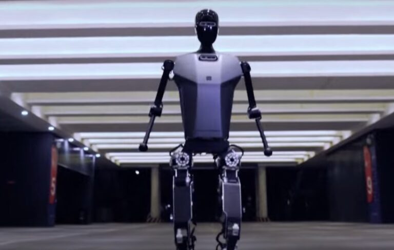 550 billió művelet másodpercenként – Íme a világ első, teljesen elektromos robotja!