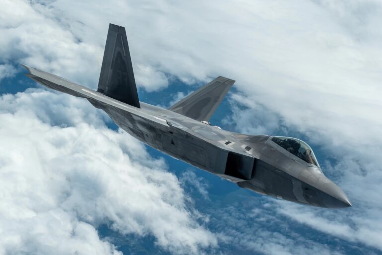 Az F-22 Raptor máig a legjobb vadászrepülő – de akkor miért állították le a gyártását?