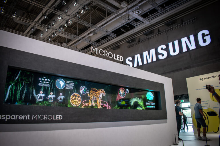 Páratlan látvány a Samsung átlátszó MicroLED kijelzője