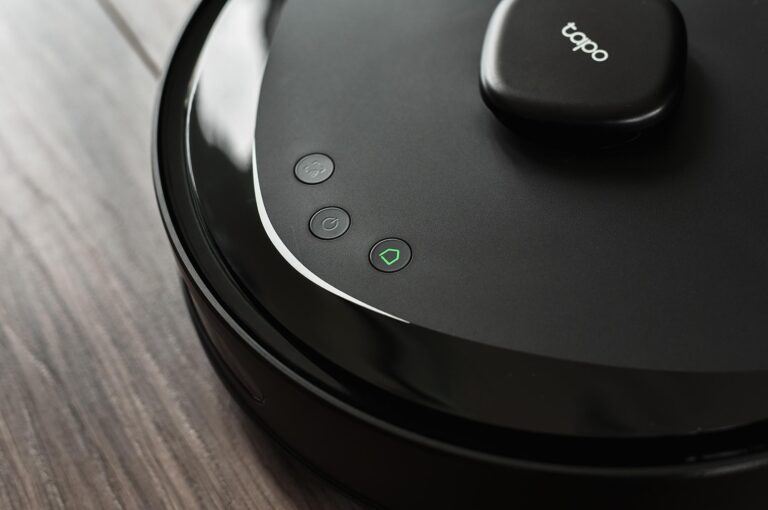 Magyarul viccelődik velünk a TP-Link robotporszívója