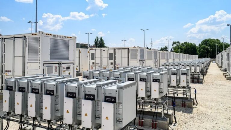 Magyarország legnagyobb akkumulátoros energiatároló rendszerét adták át
