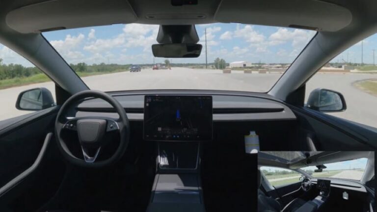 A Tesla mérföldkőhöz érkezett: egy Model Y elvezette magát új tulajdonosához - videón a teljes út