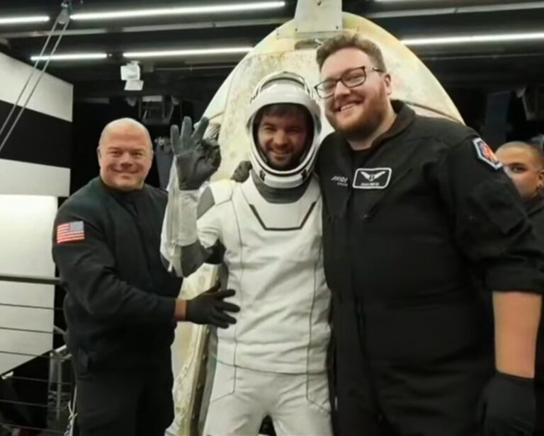 Véget ért Kapu Tibor küldetése - ilyen volt a pillanat, amikor az űrhajós elhagyta a Crew Dragont