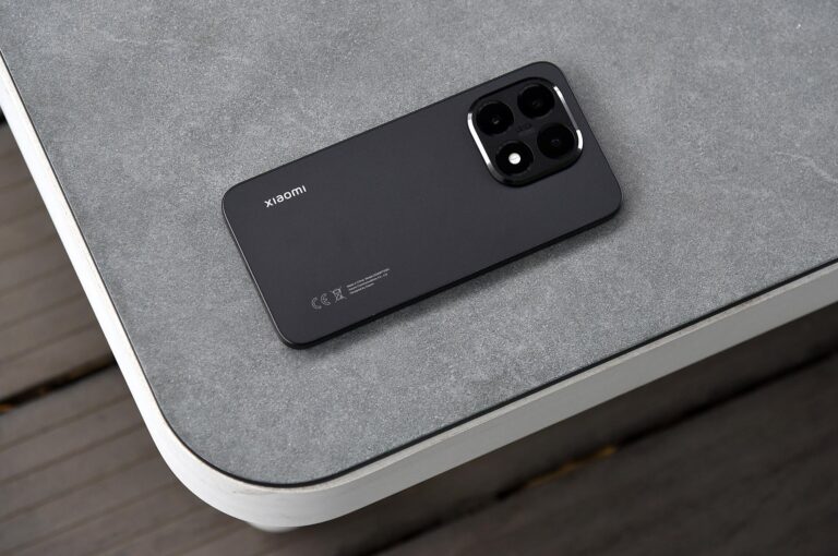 Csúcstelefonok babérjaira tör, de barátságos áron érkezik a Xiaomi 15T