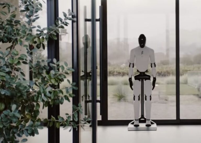 Hátborzongató, ahogy ez a robot az emberek otthonaiban “éli az életét”