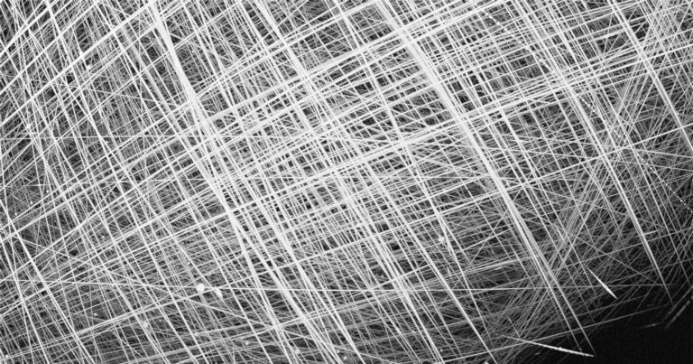 Ezen a fotón aggasztó jelenség látható - űrbeli objektumok tömege az Északi-sark felett