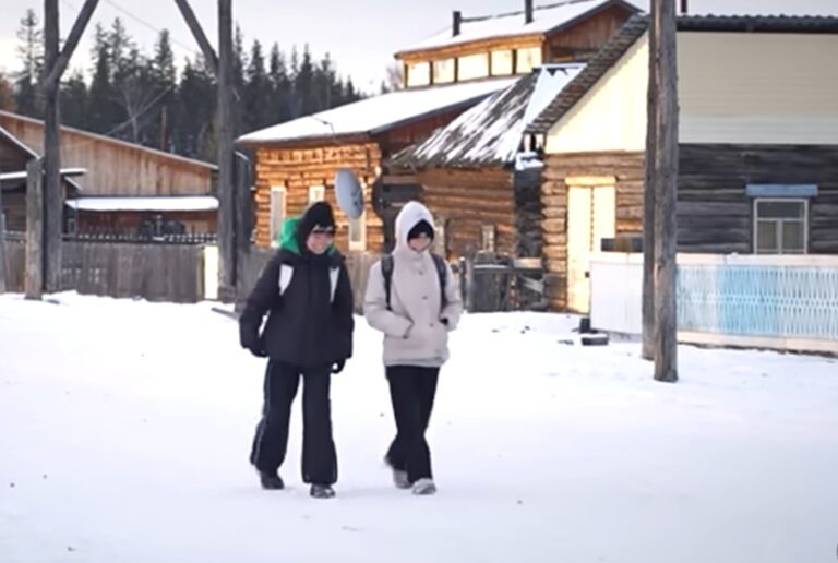 Így készülnek a télre a világ leghidegebb falujában, Szibériában