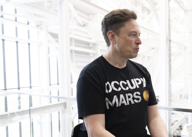 A világ leggazdagabb embere bizarr dolgokat jósol a jövővel kapcsolatban