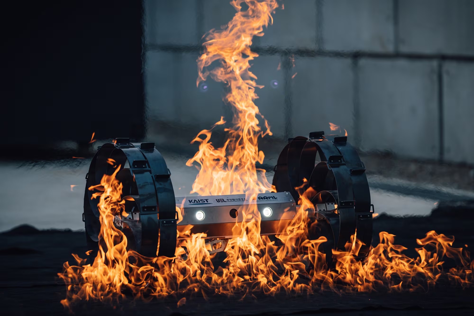 Itt a kerék, ami nem ismer akadályt: menet közben alakul át, hogy bármilyen kihívást legyőzzön