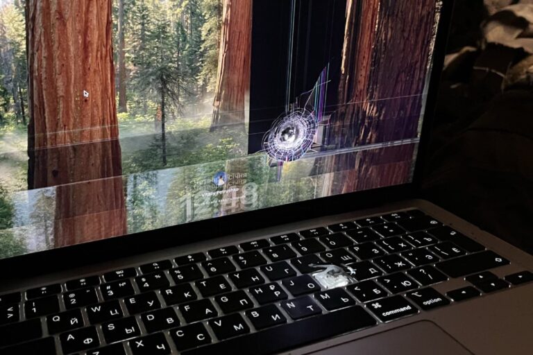 Tüzérségi lövedék találta telibe, de „lyukas” képernyővel is működik a MacBook Air
