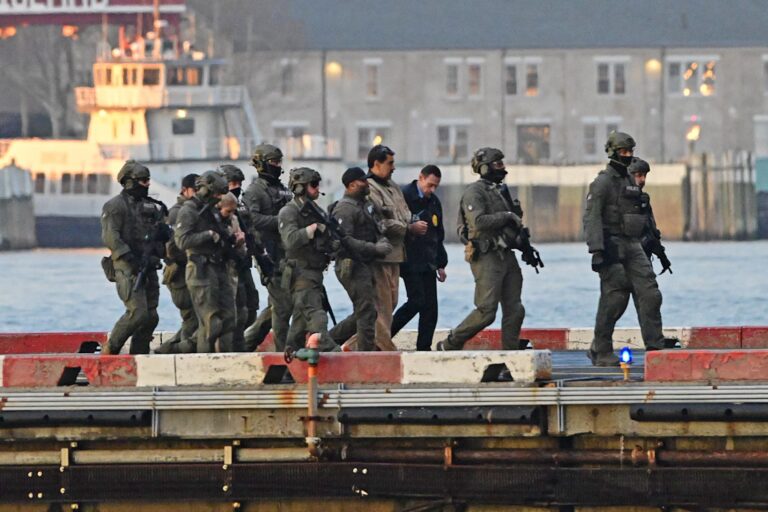 Légvédelem kiiktatása, kibertámadás és precíz katonai akció – így fogták el az amerikai fegyveres erők Madurót