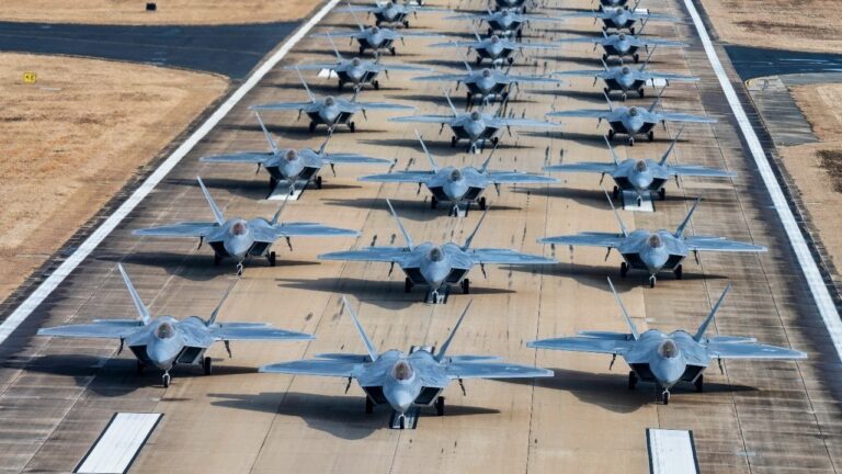 Az orosz S–500 elhárítót kifejezetten úgy fejlesztették, hogy leszedje az F–22-t