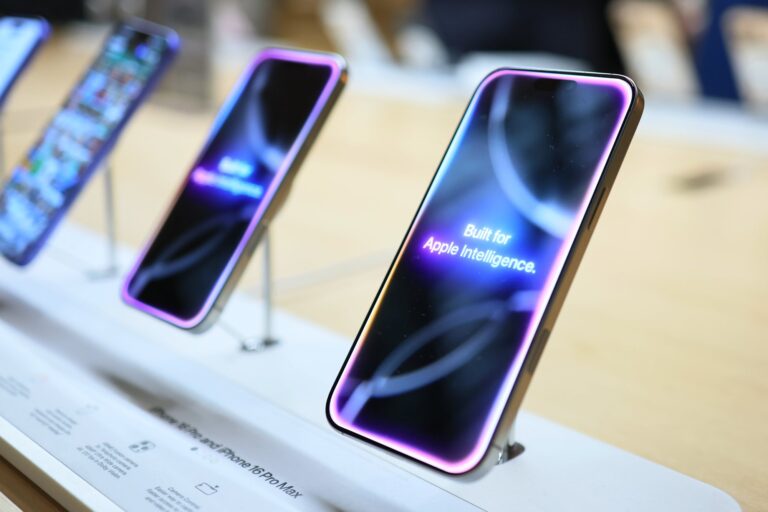 Összeomlott az Apple AI-kártyavára: 75 milliárdot fizetnek a „nem létező” funkciókért