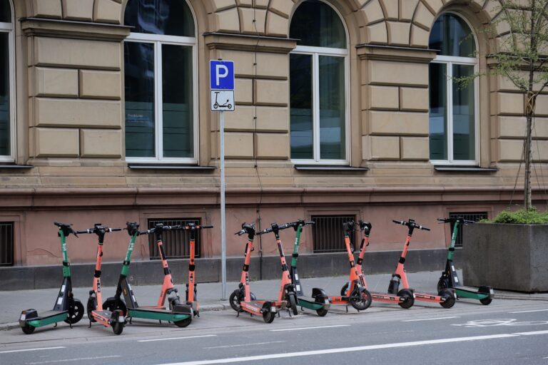 Pattanj 	rollerre! Hogyan spórolhatunk időt és pénzt a napi ingázással?