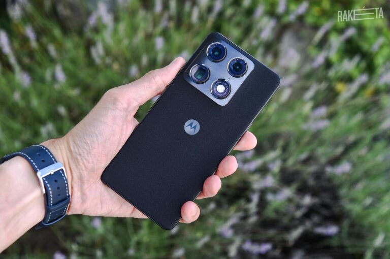 Prémium telefon, amit arra terveztek, hogy hadonásszunk vele – de más jó tulajdonságai is vannak – Motorola Signature-teszt