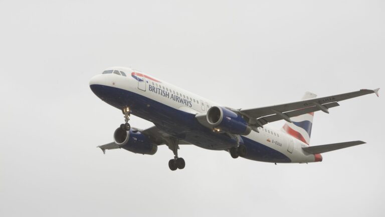 A British Airways BA276-os, Londonba tartó járatának mindhárom pilótája egyszerre lett rosszul